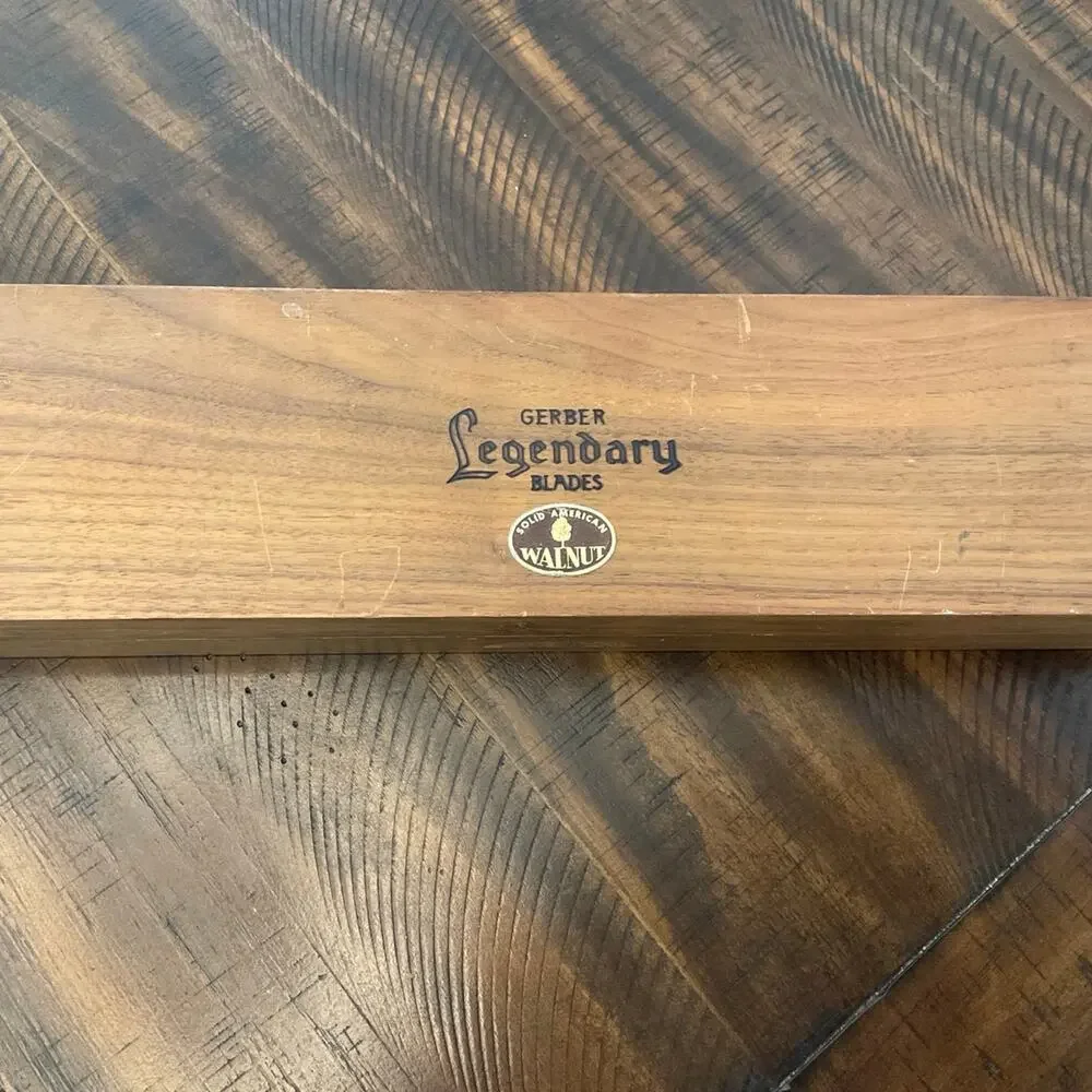Vintage Gerber Legendary Blades 2‎ piece carving set in a walnut case